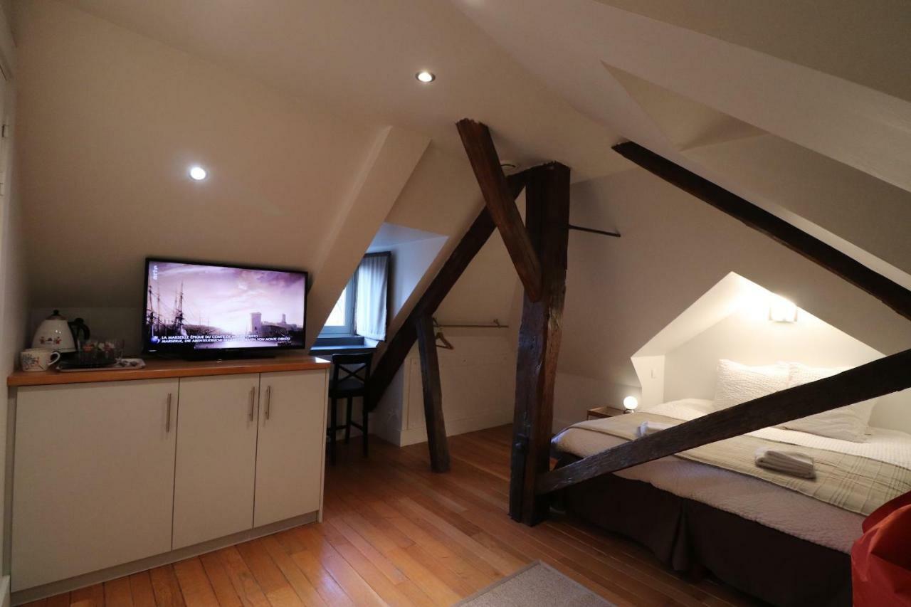 Bed and Breakfast Le Doyenne - Entree Autonome - Hypercentre Le Mans Exterior foto